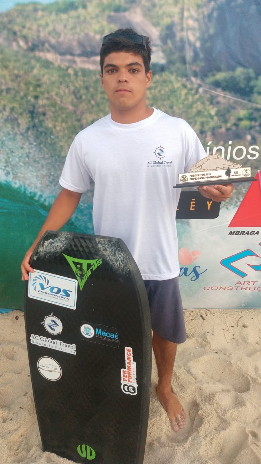 Atleta macaense conquista ouro no Bodyboard - RJNEWS