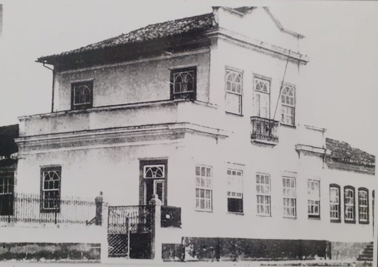 A casa original no inicio da decada de 1920. Fotografo desconhecido. Acervo de Maria Luiza de Souza Santos Moreira trineta de Francisco Domingues de Araujo 768x543
