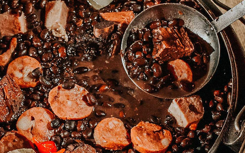 Feijoada Beneficente Pestalozzi: Gastronomia e Solidariedade em Macaé