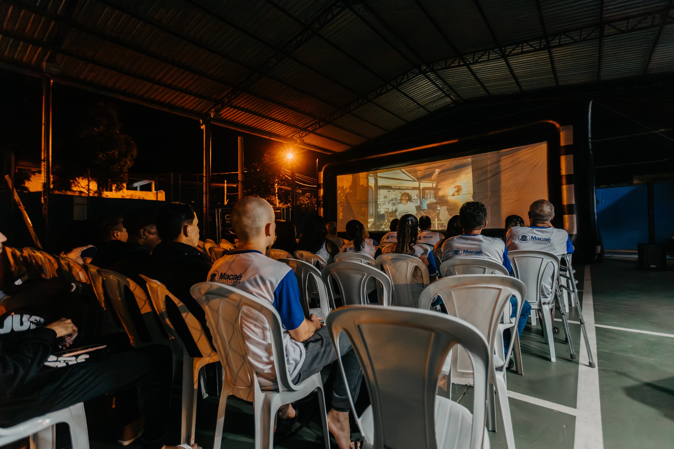 “1º Circuito Macaense de Cinema Independente” exibe gratuitamente produções locais em praça, escolas e universidades da cidade