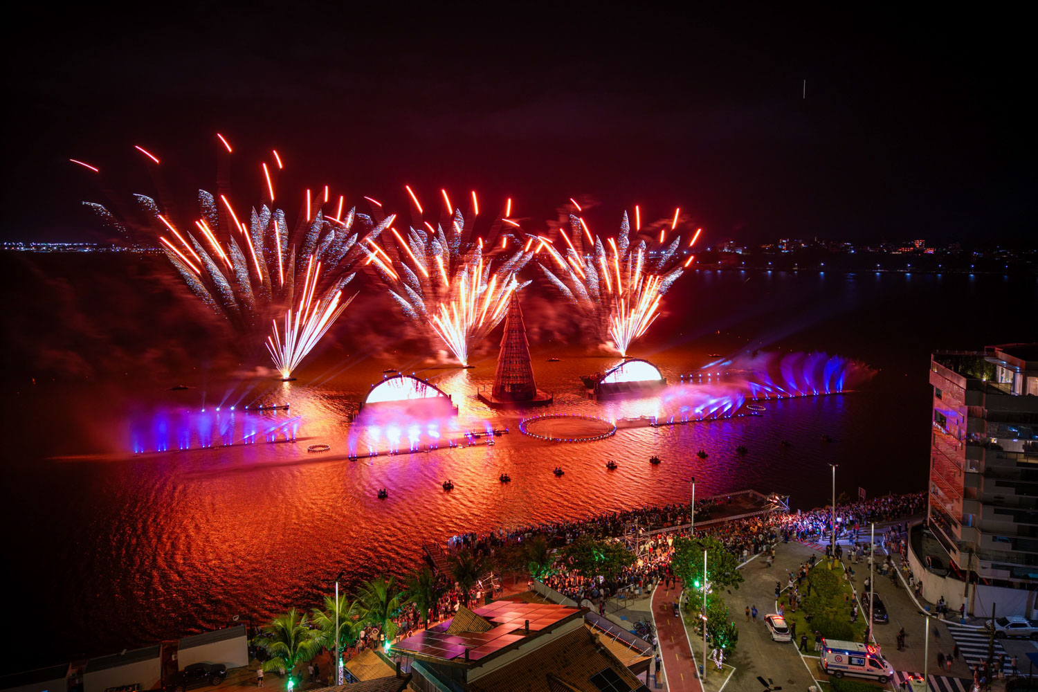 Guia de Natal em Macaé 2025: atrações, espetáculos e programação gratuita na cidade