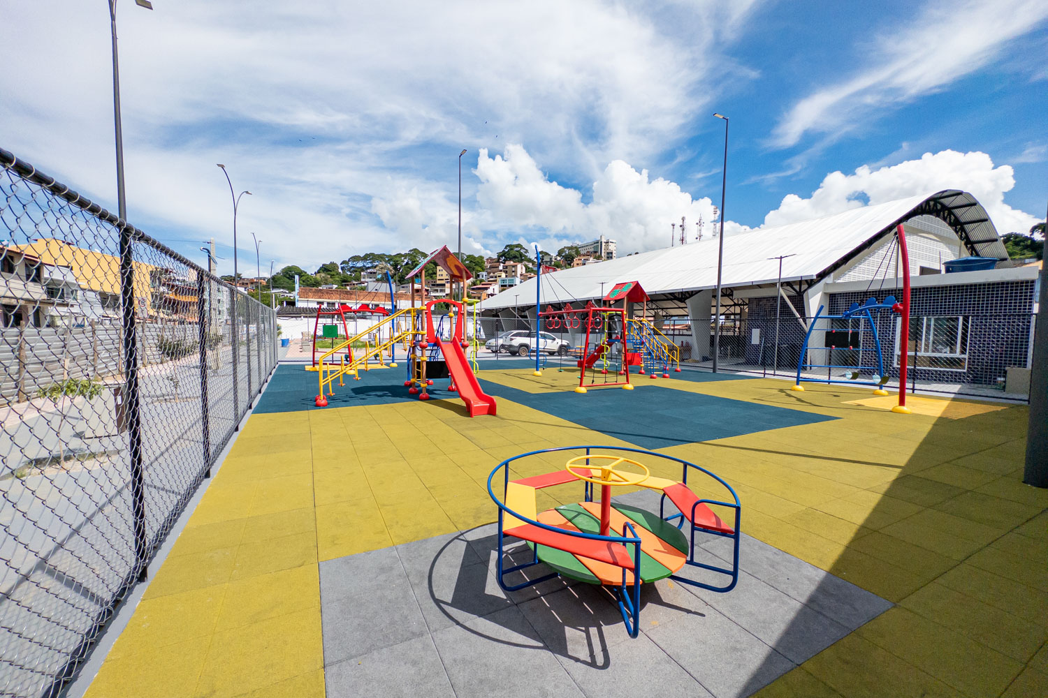 Miramar ganha nova praça com quadra poliesportiva, academia ao ar livre e espaço infantil