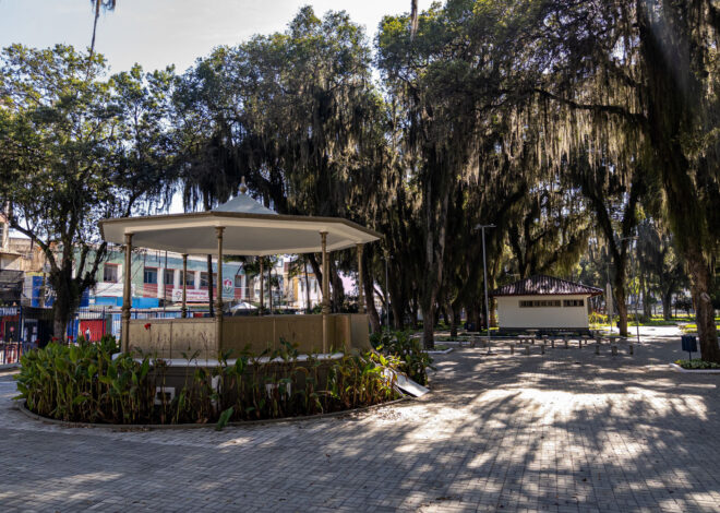 Praça Veríssimo de Mello é reinaugurada após revitalização no Centro de Macaé