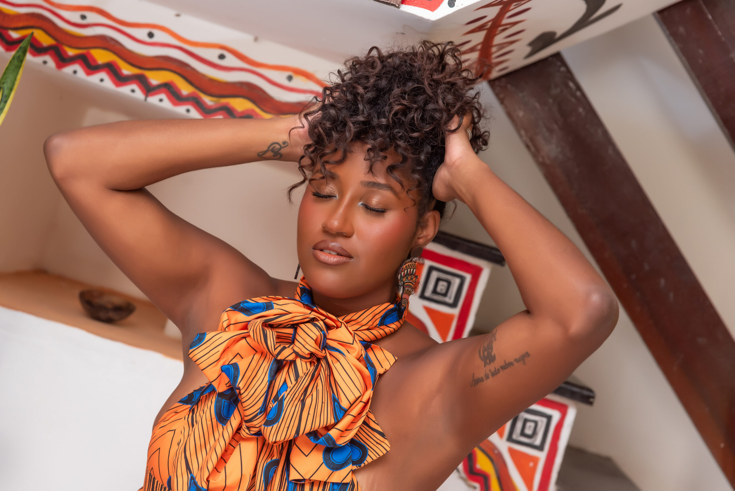 Ellen Chaffin grava primeiro audiovisual em roda de samba na Casa de Crioula, em Macaé