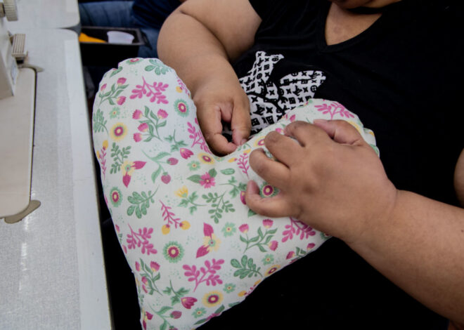 Projeto em Macaé confecciona almofadas terapêuticas para mulheres em tratamento contra o câncer de mama