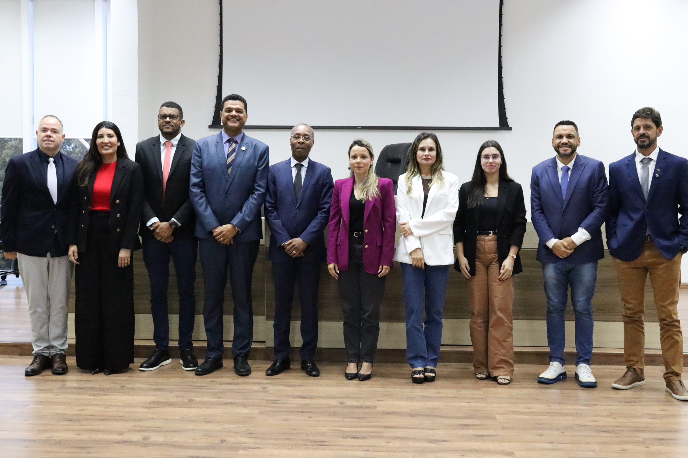 Macaé e cidade de Angola podem se tornar cidades-irmãs após visita de cônsul à Câmara Municipal