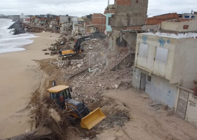 Prefeitura realiza novas demolições de casas em área de risco no Bairro da Fronteira