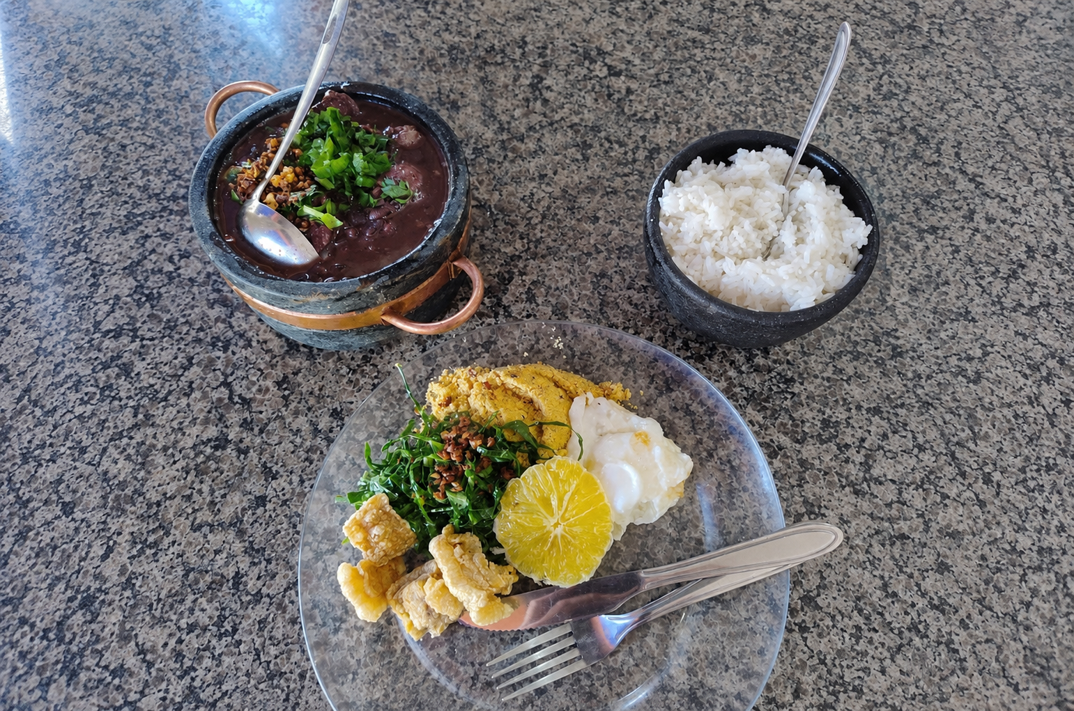 Bar do Mineiro celebra 25 anos com Festival de MPB e sua tradicional feijoada em Macaé