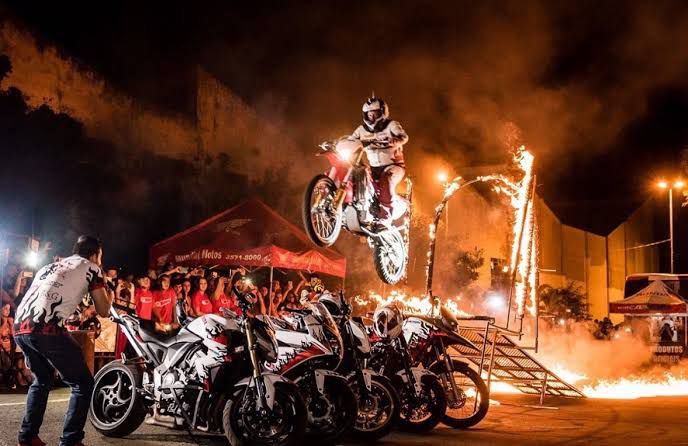 Show de manobras radicais com motos acontece nesta quarta-feira em Imbetiba